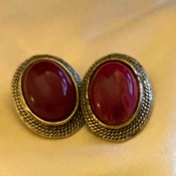 Vintage Lot of 3 pairs of earrings Two clip on earrings one pair of ear pierced - Picture 4 of 6